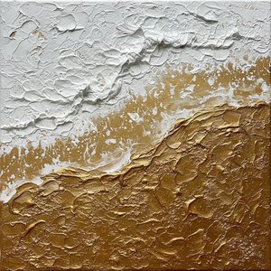 Ondata Dorata: Uno Studio Monumentale Del Movimento Scultoreo Bianco E Oro Metallizzato — David Moreau